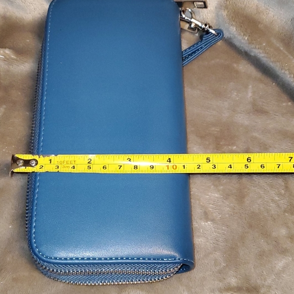 *Wristlet/Wallet - Picture 6 of 7